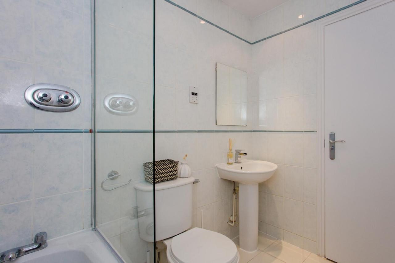 The Sparkford Gardens - Lovely 2Bdr With Balcony Londen Buitenkant foto